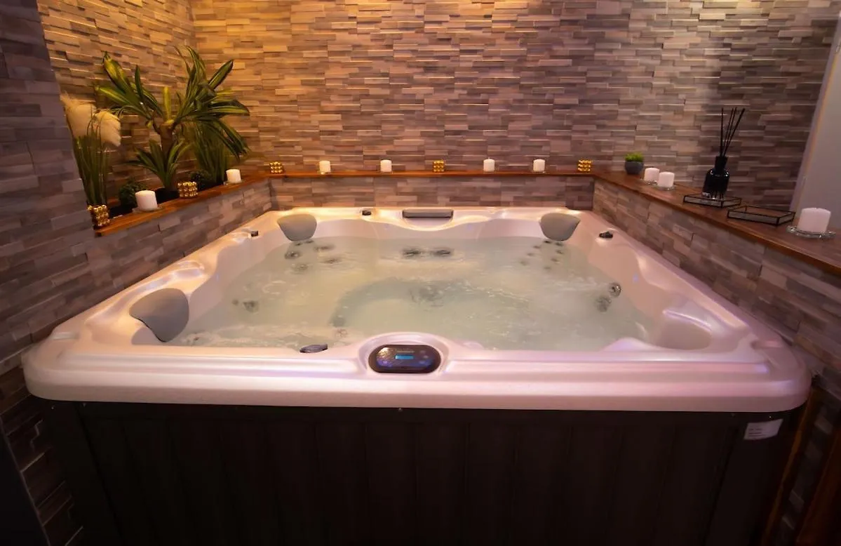 Golden Jacuzzi Διαμέρισμα Leguevin 0*,