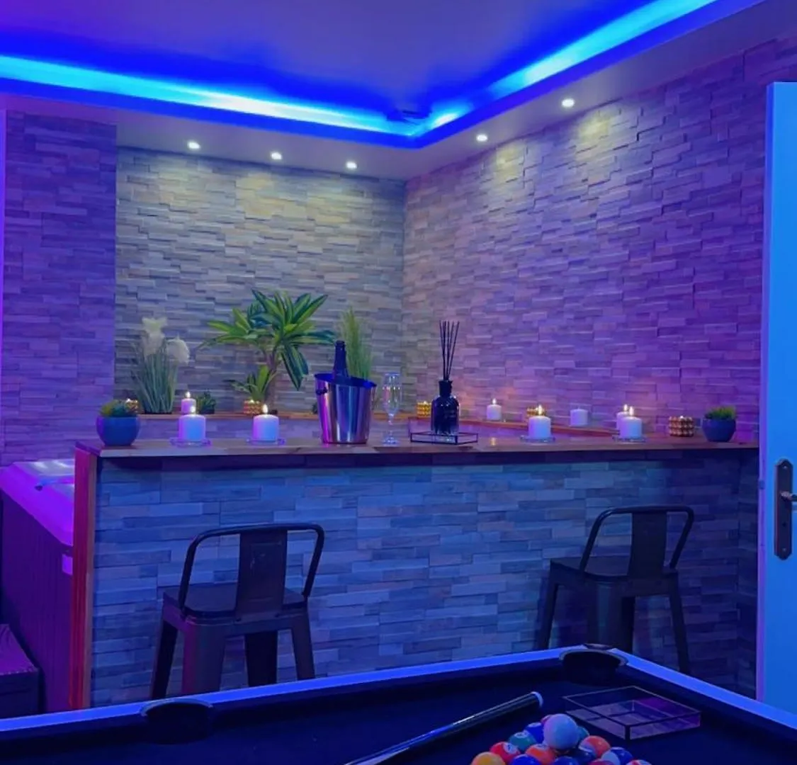 Golden Jacuzzi Διαμέρισμα Leguevin 0*,  Γαλλία
